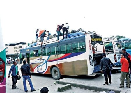 दुई दिनमा चार लाख ५० हजारले छाडे राजधानी