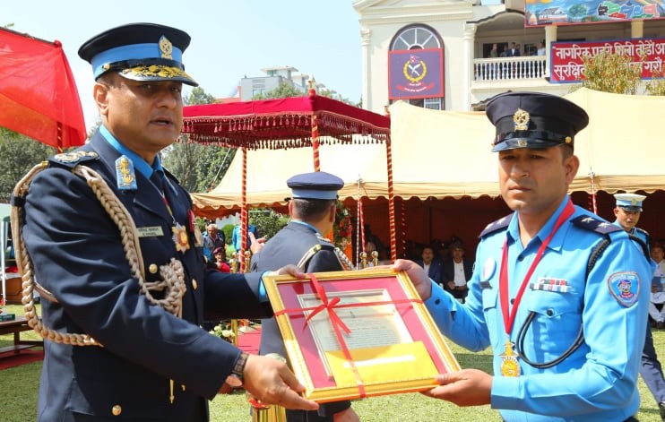 आईजी खनालद्वारा कदरपत्र तथा पुरस्कार वितरण, चन्दले पाए ‘पूर्ण शान्ति पुरस्कार’