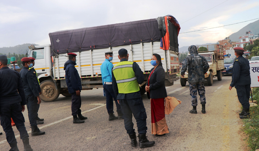 उपत्यकाको पूर्वी नाकामा कडाई