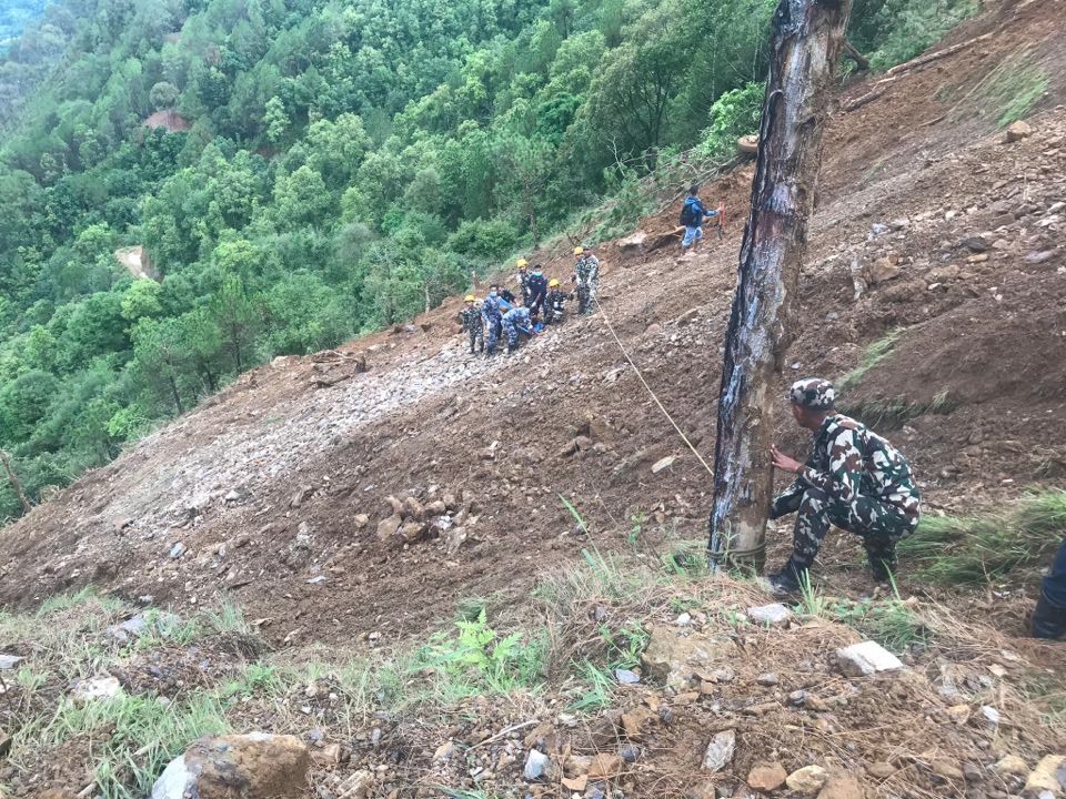 बाढी र पहिरोबाट तीन दिनमा १७ जनाको मृत्यु, १५ बेपत्ता