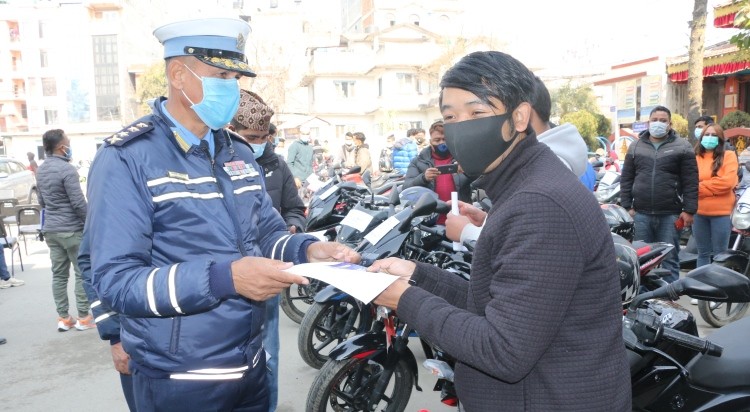 ट्राफिक महाशाखाले हराएका २२ वटा मोटरसाइकल सम्बन्धित धनीलाई जिम्मा लगायो