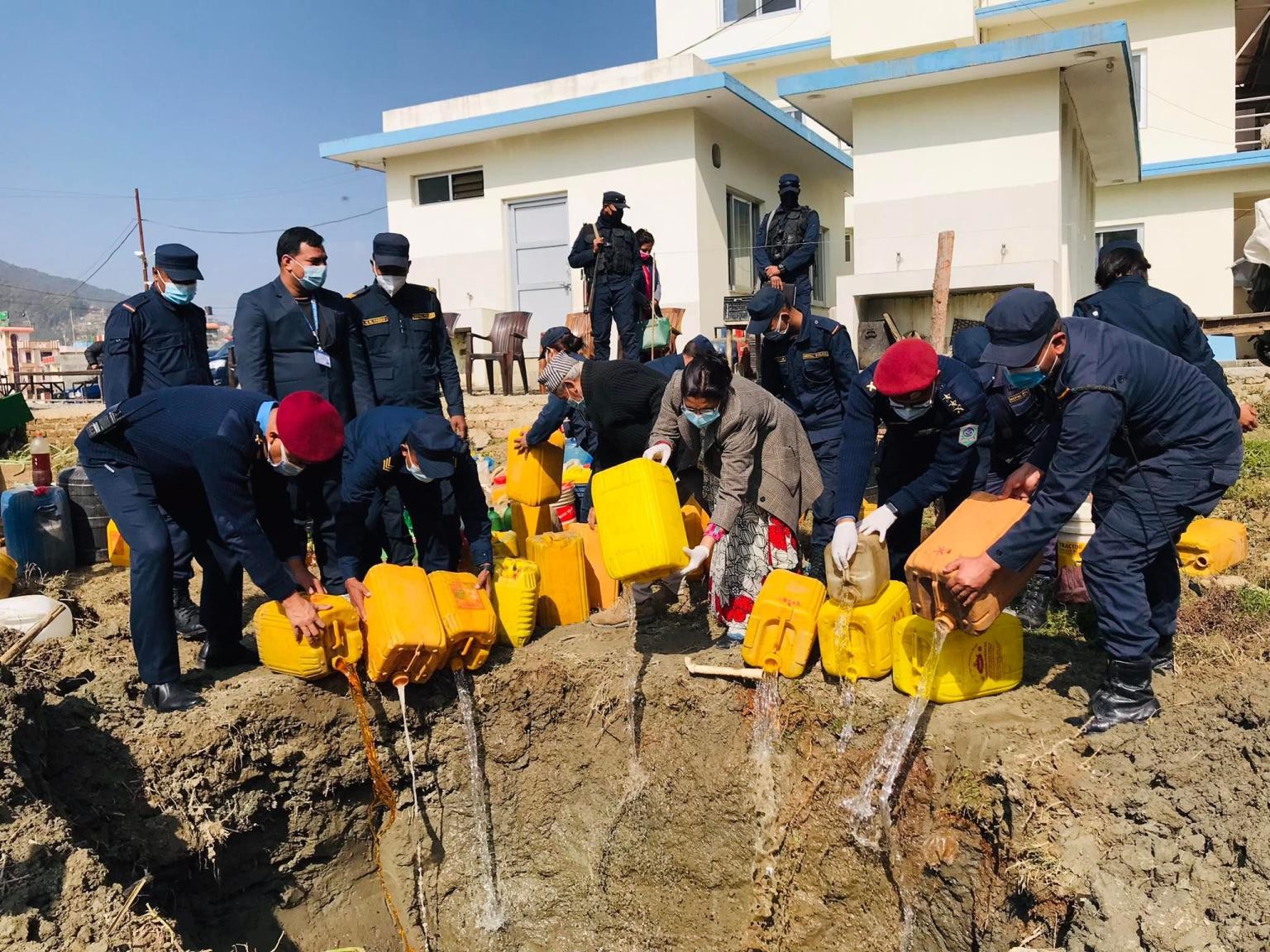 ईलाका प्रहरी कार्यालय बनेपाद्वारा ३५ सय लिटर अवैध घरेलु मदिरा नष्ट