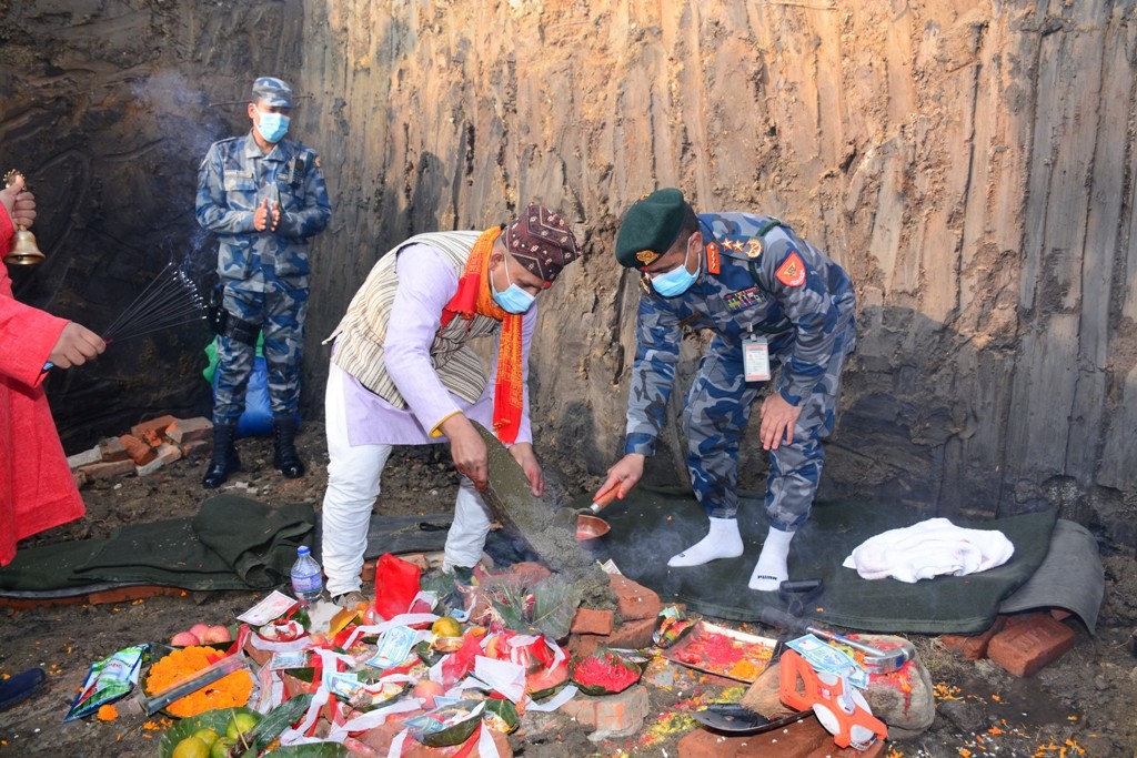 नेपाल एपीएफ अस्पतालमा निर्माण हुने इमर्जेन्सी र ओ.टी भवनको शिलान्यास