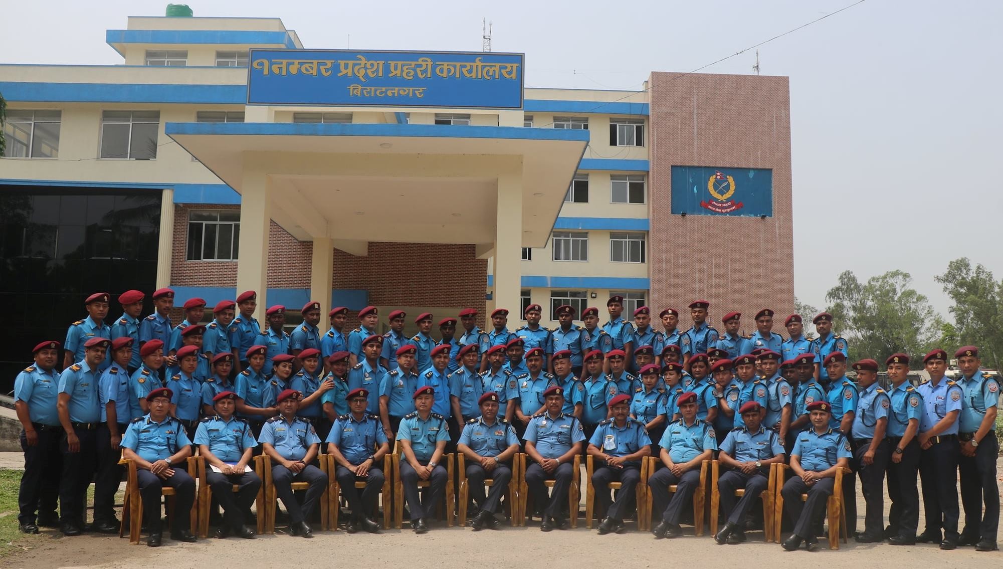 सहायक हवल्दारदेखि वरिष्ठ सईसम्म बढुवा भएका ७७ प्रहरी कर्मचारीहरुले लगाए फूली