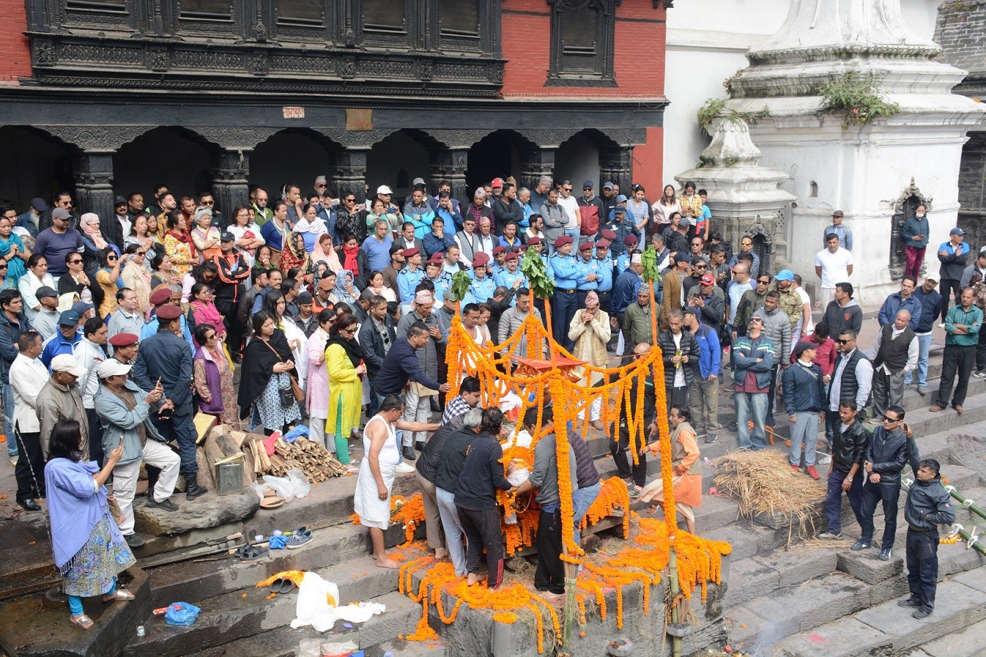 अन्तिम सलामीसहित पूर्व आईजी सिंहको पशुपति आर्यघाटमा दाहसंस्कार