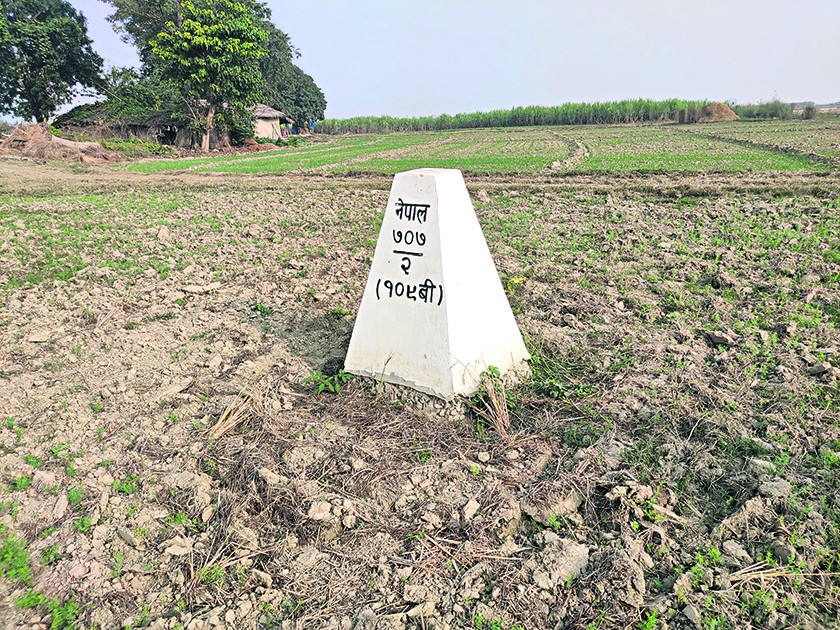 भारतीय सुरक्षाकर्मीकै गाडीमा ल्याउँदै दसगजामा छाड्दै