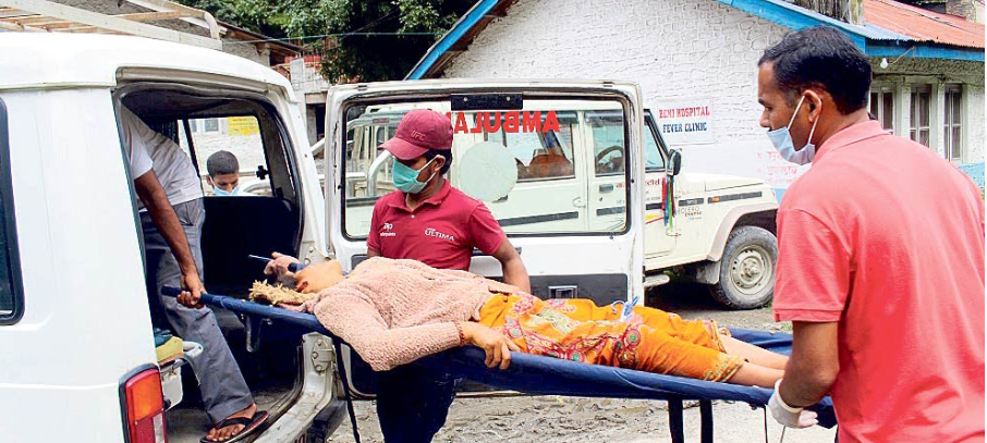 पहिरोमा पुरिएर उद्धार र उपचारको पर्खाइका ३६ घण्टा