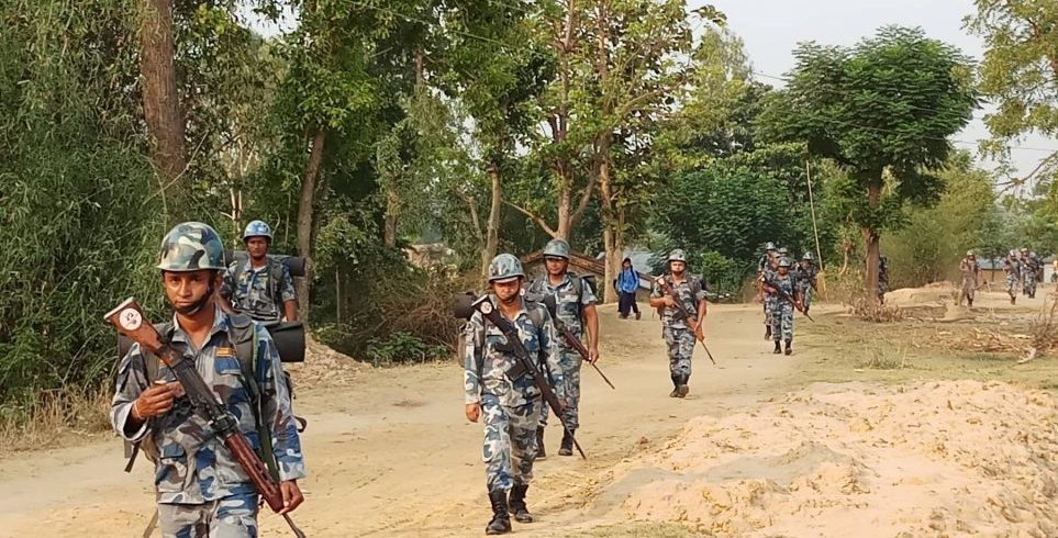 सीमा सुरक्षामा खटिएका प्रहरीलाई छाक टार्नै धौधौ