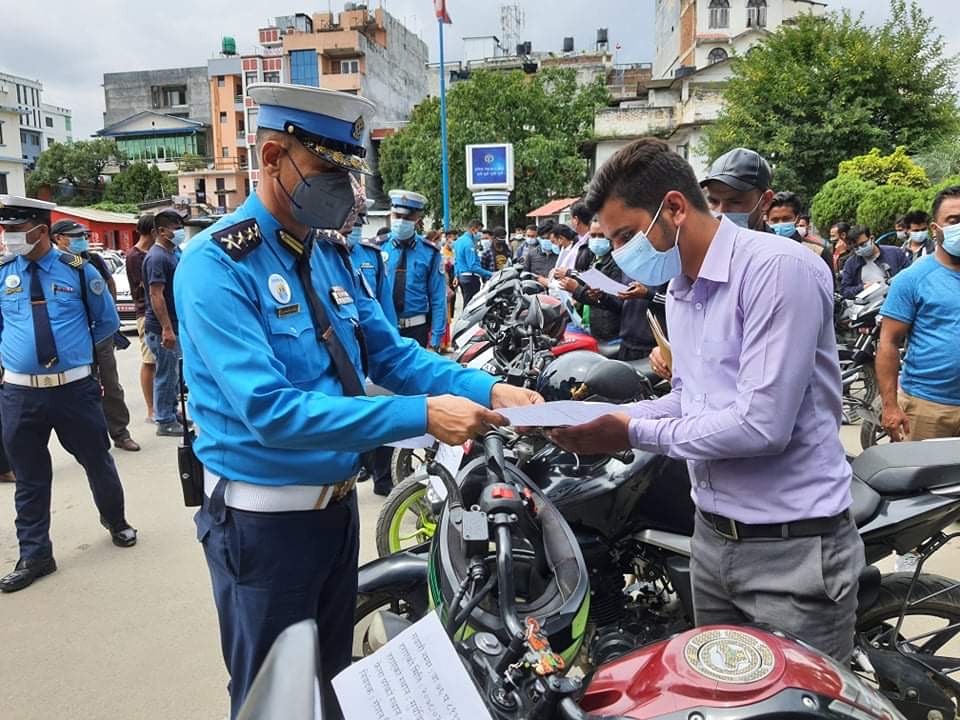 चोरी भएका मोटरसाइकल खोजीमा ट्राफिक प्रहरीको सक्रियता, २३ मोटरसाइकल फेला पारी धनीलाई जिम्मा