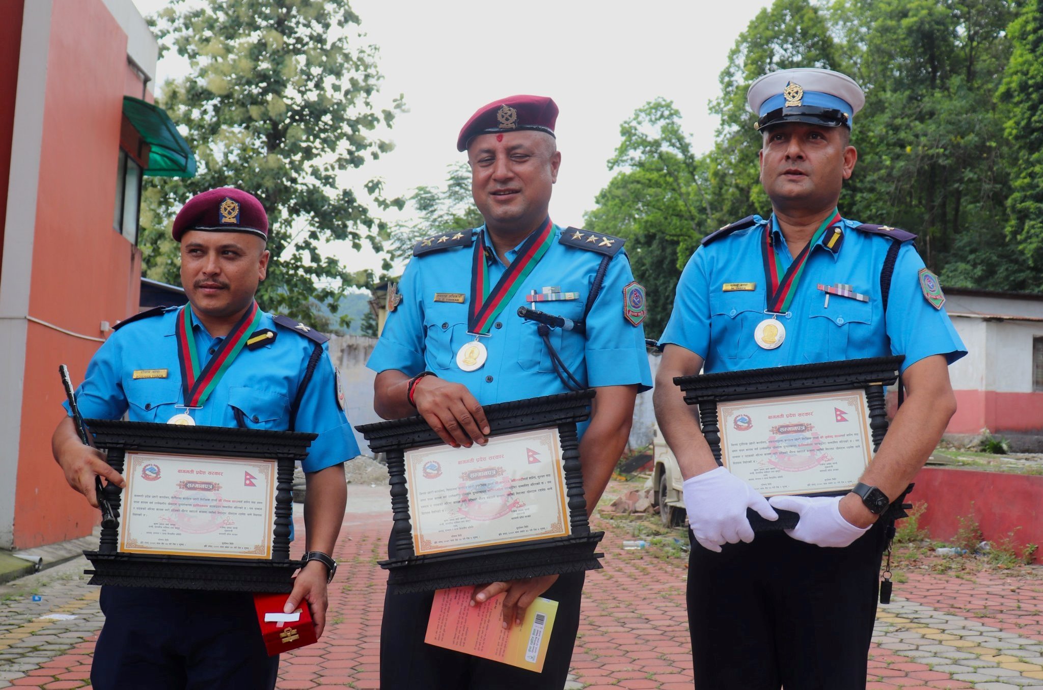 चितवनका एसपी अधिकारीसहित तीन प्रहरी अधिकृत शान्तिमाला पदकद्वारा विभुषित